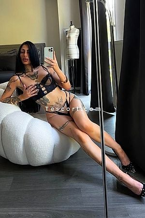Pearly - Paris Escorts