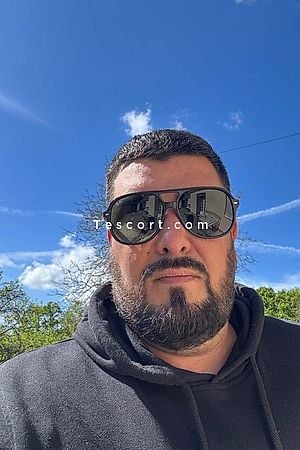 Elie - Melun Boy Escorts