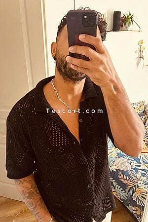 Madriano - Escort Boy Lyon