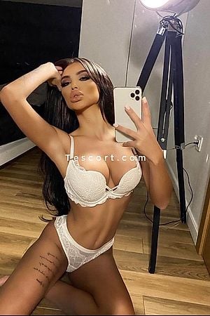 Paris - Escort Girl Saint Tropez