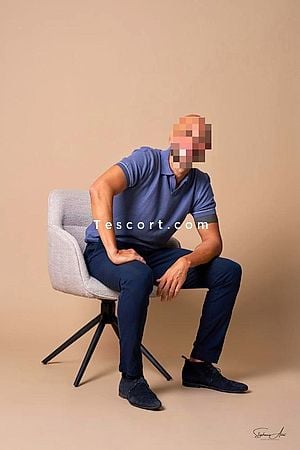 Nikolo - Escort Boy Aix-En-Provence