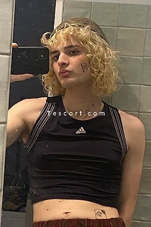 Avril - Paris Trans Escorts