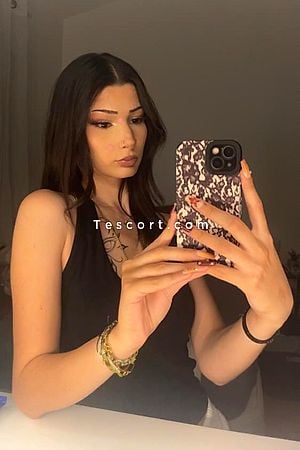 orane - Salon-De-Provence Escorts