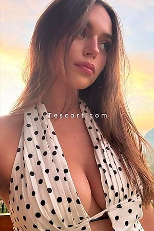 Little Student ARIA - Paris Escorts