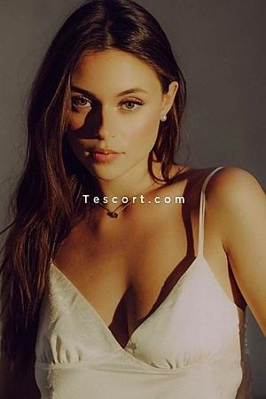 Little Student ARIA - Paris Escorts