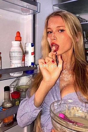 Diana X show duo - Roissy (CDG airport) Escorts