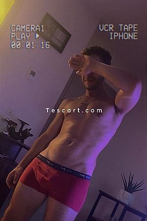 Julien - Hendaye Boy Escorts