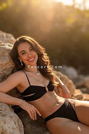 Adelle - Neuilly-sur-Seine Escorts