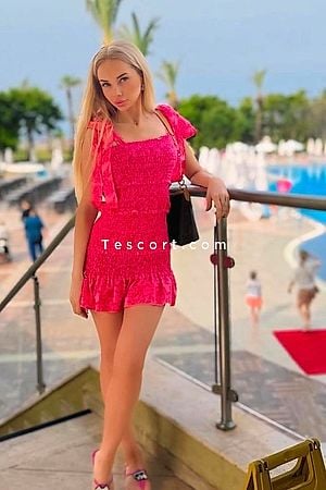 Cecilia - Escort Girl Paris
