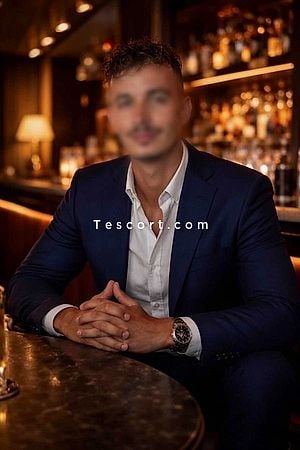 Enzo - Hyères Boy Escorts
