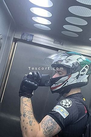 Andres - Honfleur Boy Escorts
