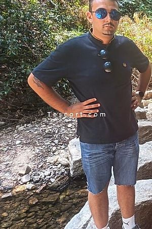 Adri le charmeur du jour - Escort Boy Le Grau-du-Roi