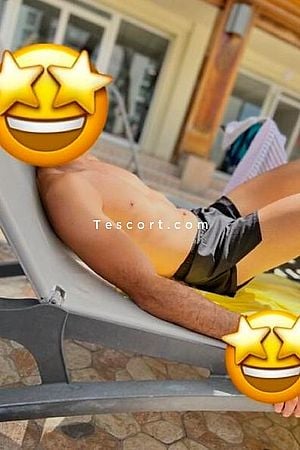 Momento - Nimes Boy Escorts