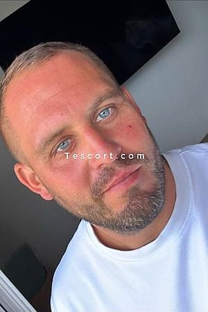 gentleman18 - Escort Boy Chessy