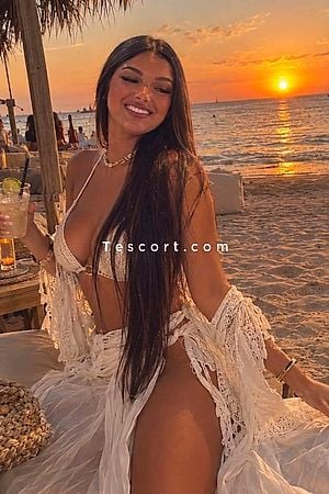 Malouu - Angoulême Escorts