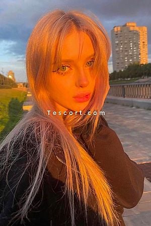 NURA - Paris Escorts