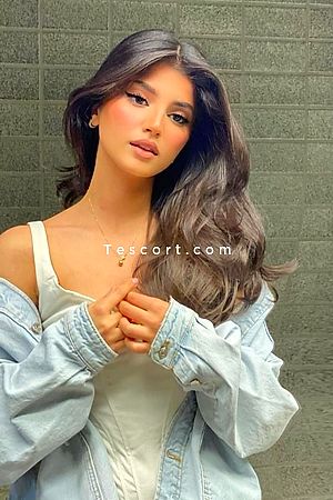 LEOMIE - Paris Escorts