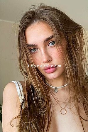 ILDIKO and JANINE - Paris Escorts