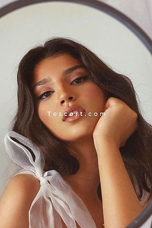 LEOMIE - Paris Escorts