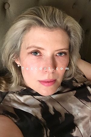 Clemence Balmain BCBG - Escort Girl Paris