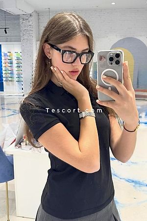 LILA - Escort Girl Paris