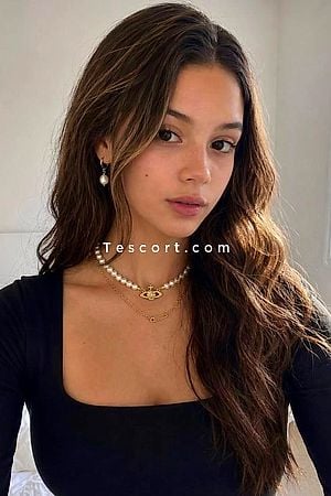 LINA - Paris Escorts
