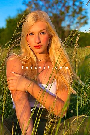 RUMER - Paris Escorts