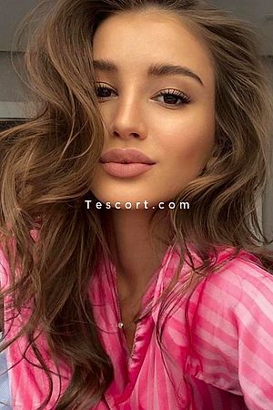 SIMA - Paris Escorts