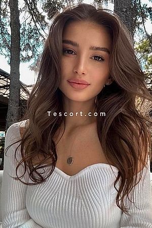 SIMA - Paris Escorts