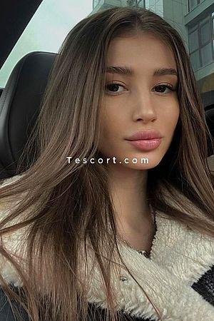 SIMA - Paris Escorts