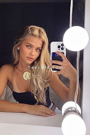 LEXIE - Escort Girl Paris