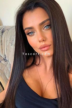 DELIA - Paris Escorts