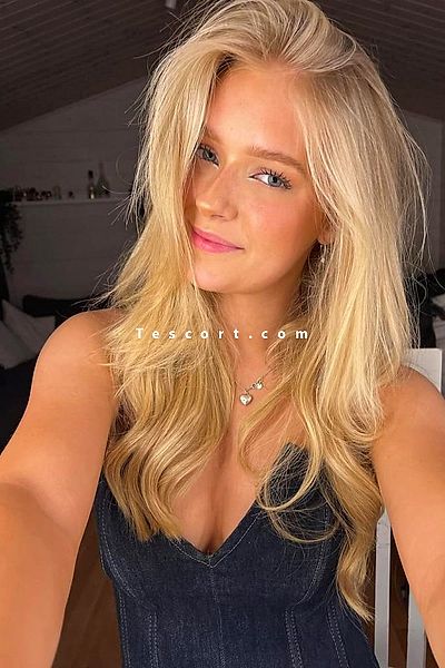 AUGUST - Escort Girl Paris #1