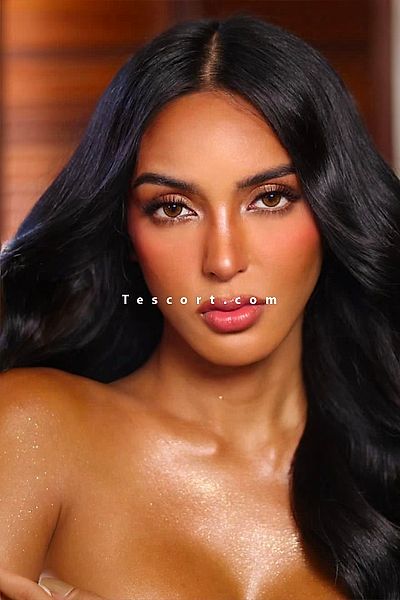 Filipina Yuumi Garcia - Escort Trans Paris #14