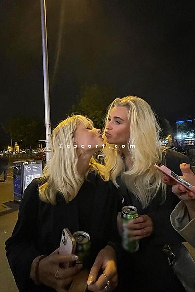 Lisa et copine - Paris Escorts #10