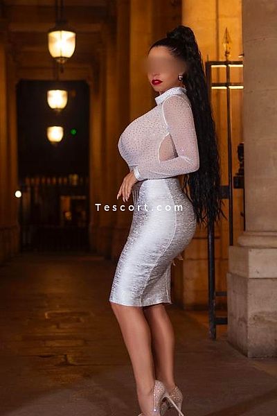 Claudia Chic plus - Escort Girl Paris #16