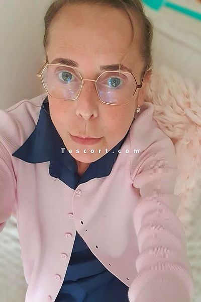 Petit gabarit avec exigences bien trempées - Escort Girl Paris #16