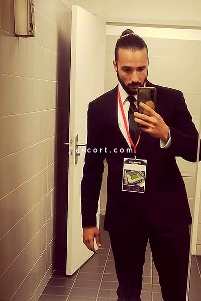 Slooxi - Escort Boy Lens #1