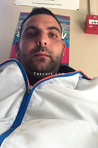 Scan - Escort Boy Angoulême #2