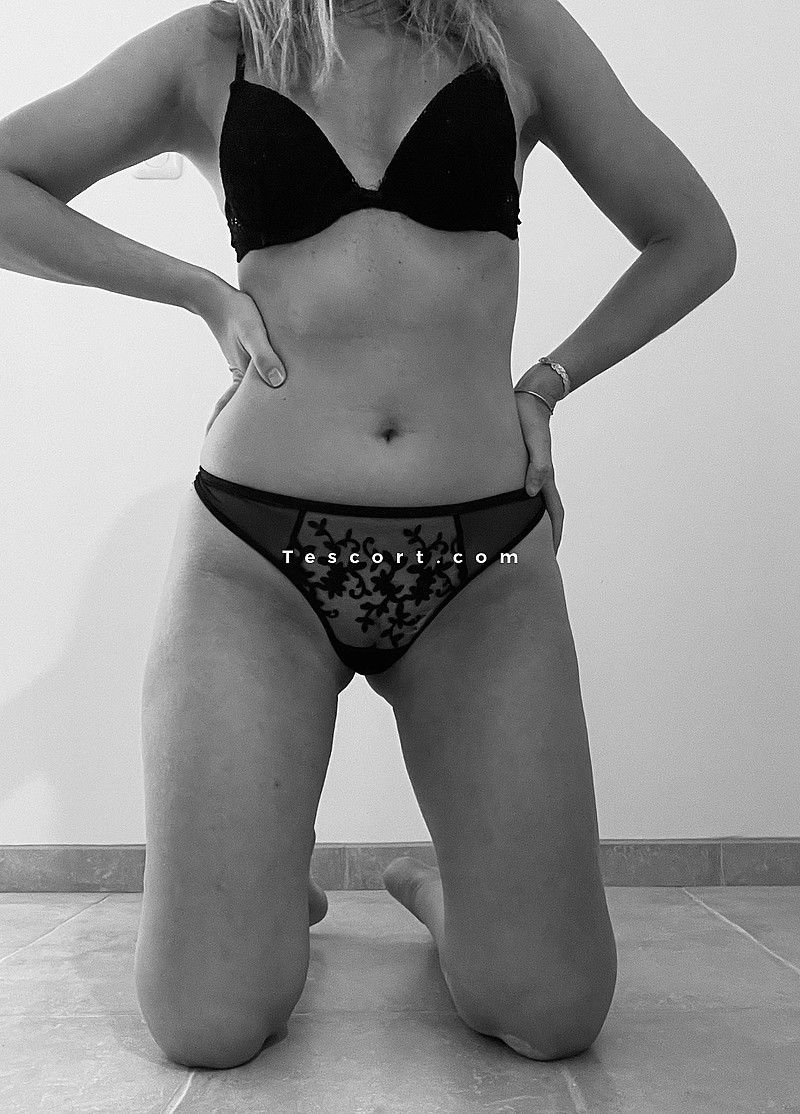 Escort girl LovelyCamille in Aix-En-Provence - Tescort