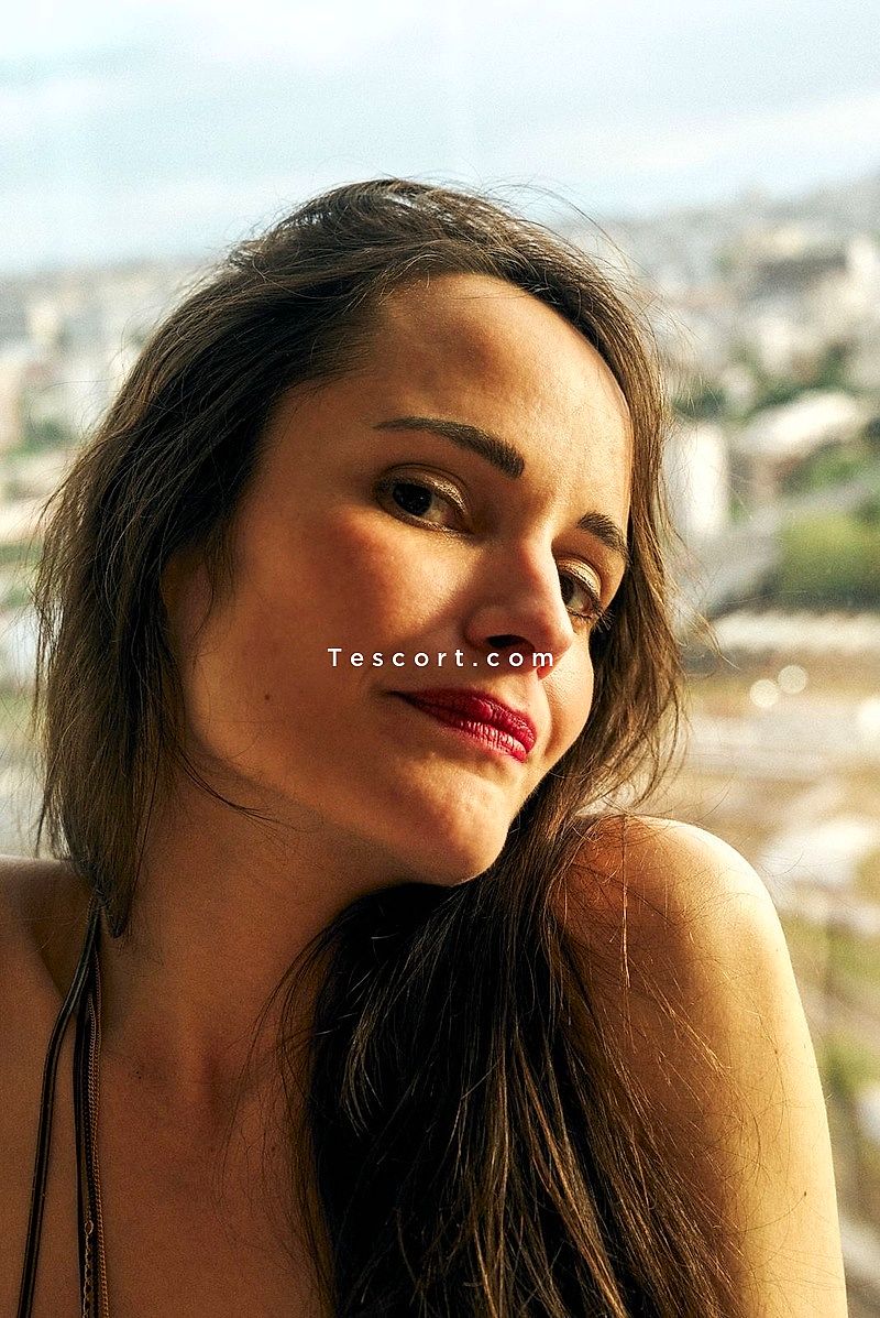 Escort girl Marie Hetaire en Paris - Tescort