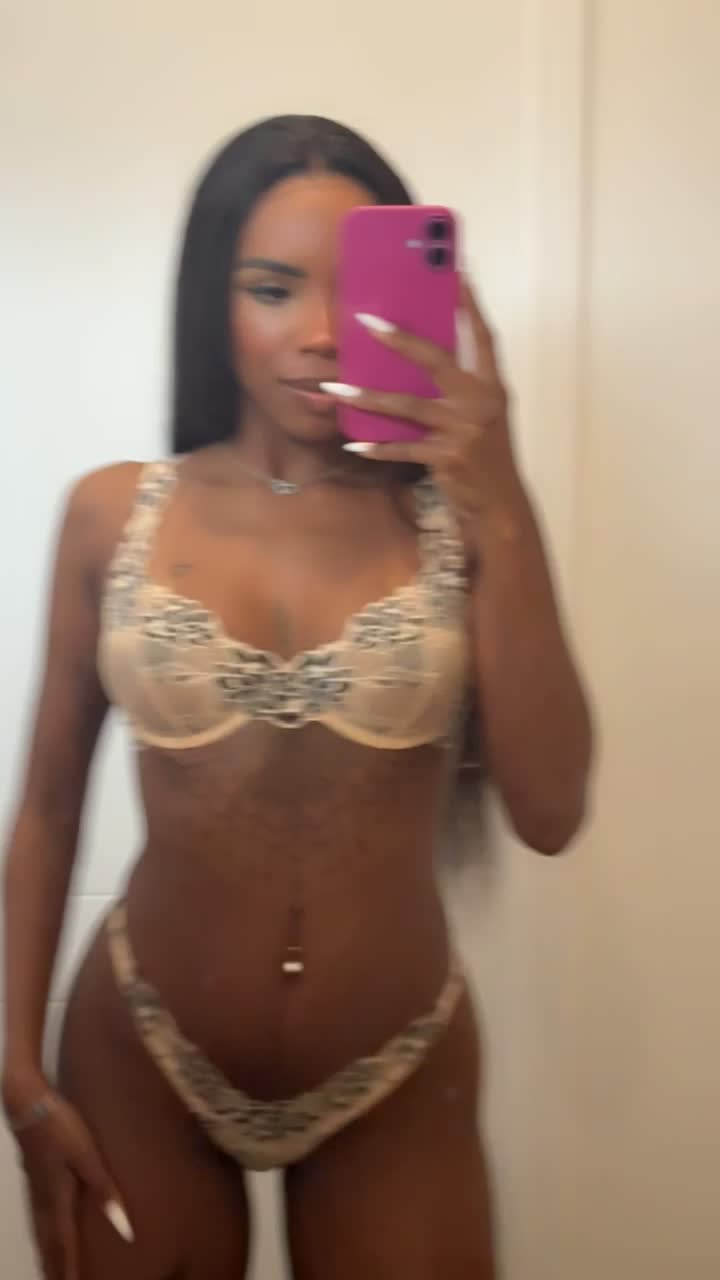 Video escort Escort girl  TATA-BOMBOM